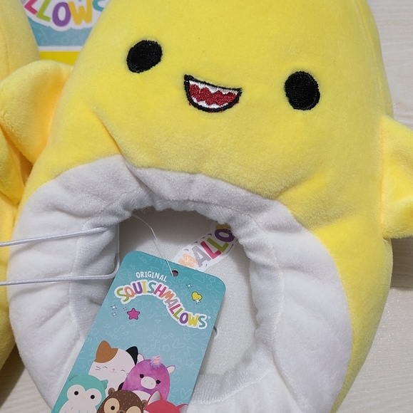 NWT Squishmallow Chandler the Shark Kids Slippers - Picture 2 of 3